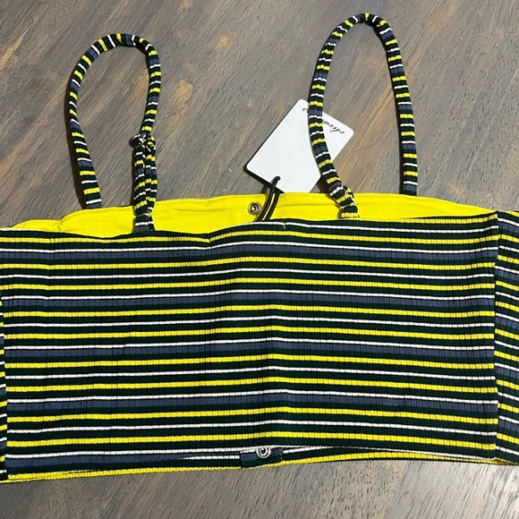 WOMEN’S SZ MEDIUM TANK TOP  CROP TOP FROM OLIVACEOUS. NWT #233 - Picture 3 of 3